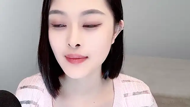 Ivy_360 stripchat live cam model