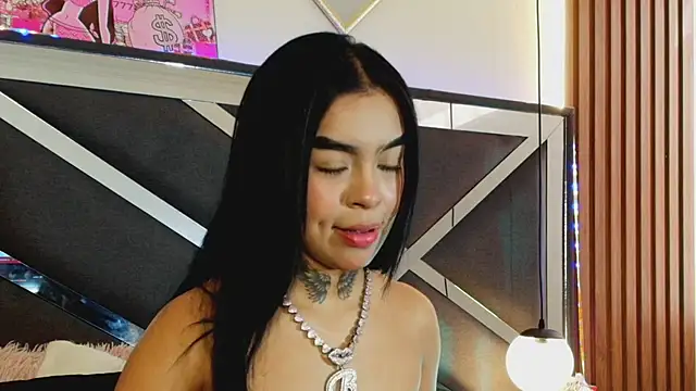 Bratz_x stripchat live cam model