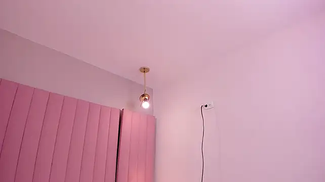 ZiaCollens stripchat live cam model