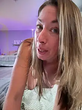MiraKisss stripchat live cam model