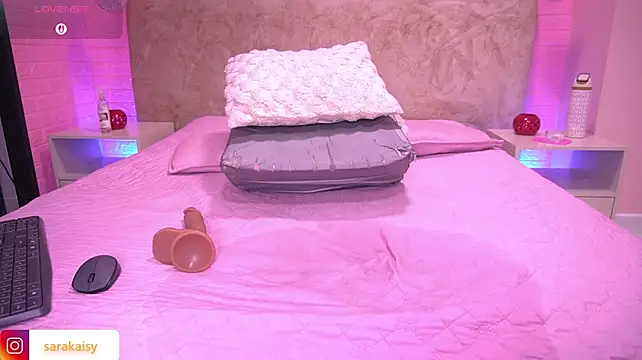 sarakaisy stripchat live cam model