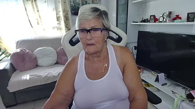 Selenna57 stripchat live cam model