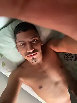 SkyTorres stripchat live cam model