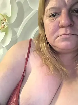 jusichka stripchat live cam model