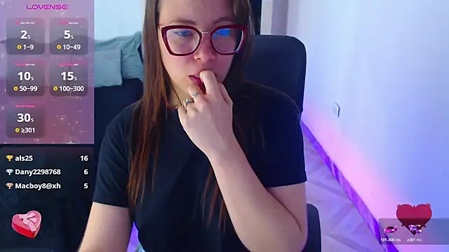 SharonR1 stripchat live cam model