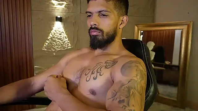 DannSaenz stripchat live cam model