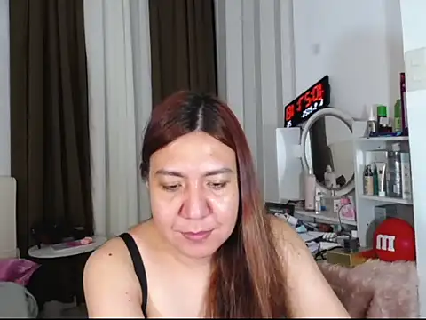 stellahugeX stripchat live cam model