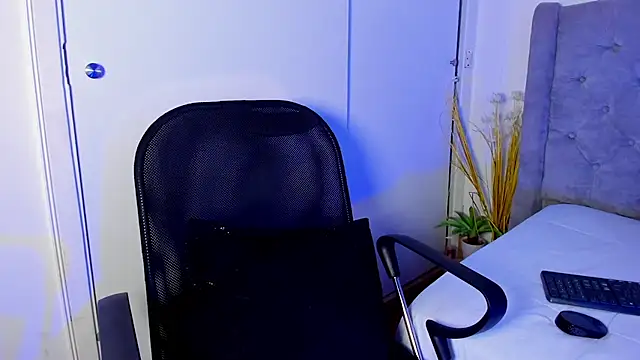 KelaniSilva stripchat live cam model