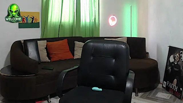alpha_zom stripchat live cam model