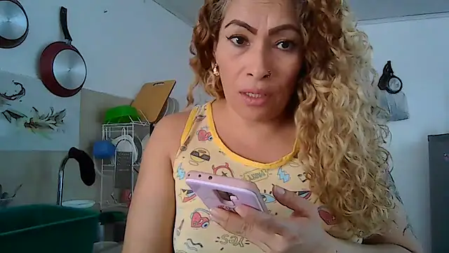 Layla-Astrum stripchat live cam model