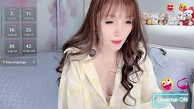qiqi520ya stripchat live cam model