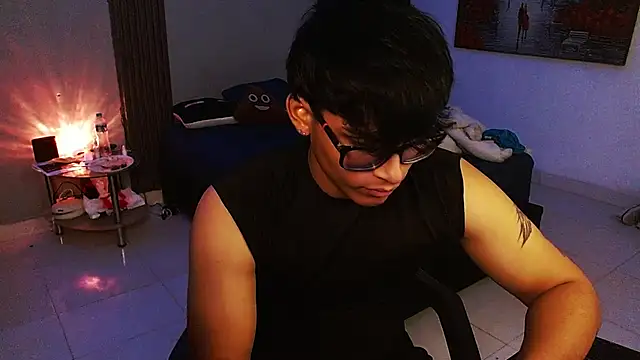 Mr_yisuzz stripchat live cam model