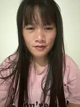 Zully- stripchat live cam model