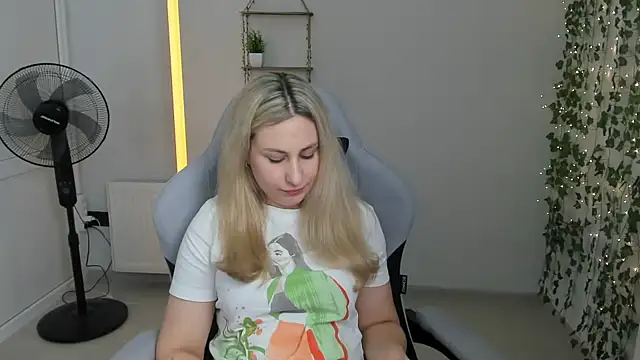 MissLunariaa stripchat live cam model