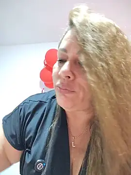 SluttyMilf79 stripchat live cam model