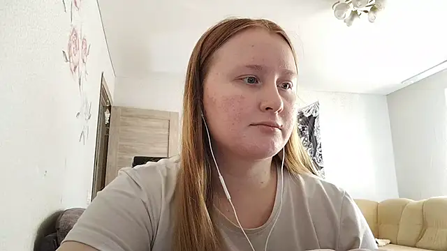 AnikaLipps stripchat live cam model