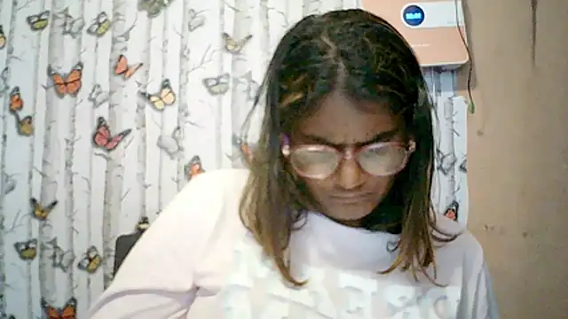 indianstrawberrylips4u stripchat live cam model