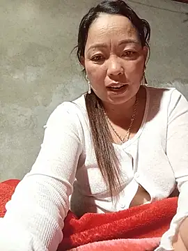 Yellow-pink stripchat live cam model