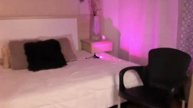 KarolyneLune stripchat live cam model