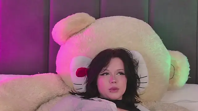KittyNuarr stripchat live cam model