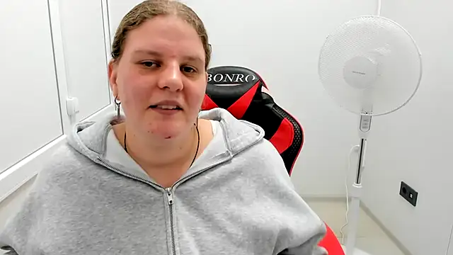 Bella_shyy_ stripchat live cam model