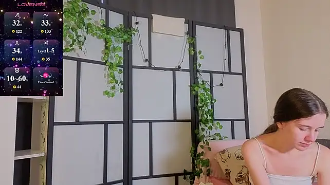 MyrtaMcclaney stripchat live cam model