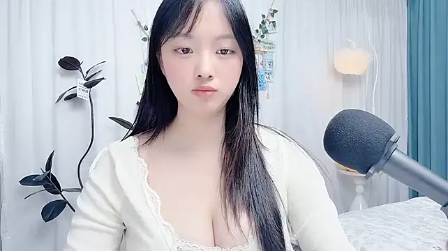 Winnie666999 stripchat live cam model