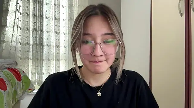 CloudyClamber stripchat live cam model