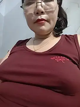 -Titihan- stripchat live cam model