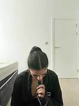 kaviahxx18 stripchat live cam model