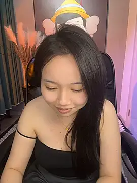 QiQi-2001 stripchat live cam model