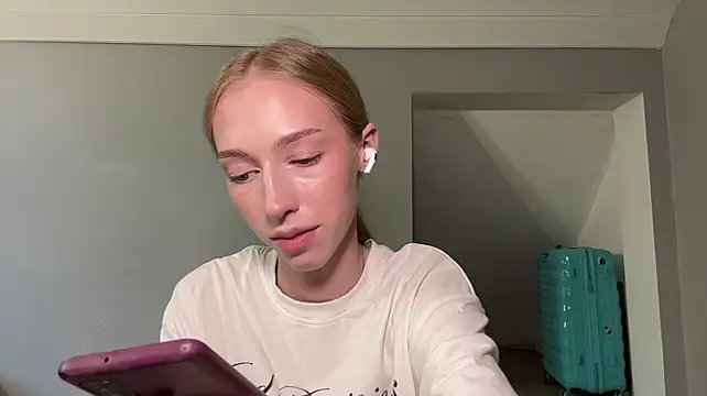 TraceyHowey stripchat live cam model