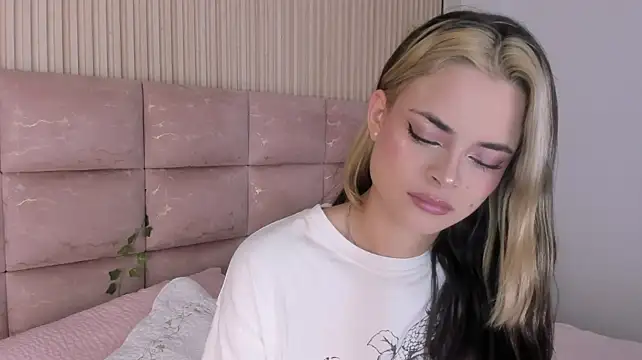 HannaRhodes stripchat live cam model