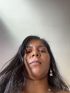 Indiazinhax stripchat live cam model