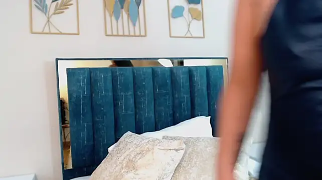 MilaaAdams stripchat live cam model