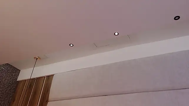 Larabrooks stripchat live cam model