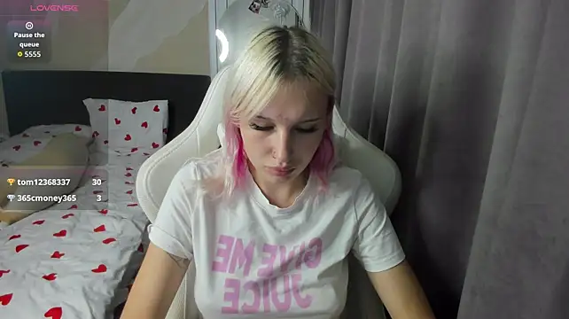 EvelinaLuu stripchat live cam model
