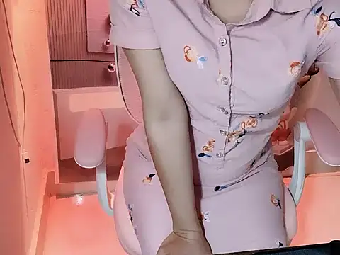 -Lylyn- stripchat live cam model