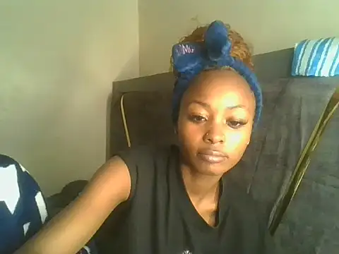 Prettyquueen stripchat live cam model