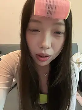 YY-1-1-1 stripchat live cam model