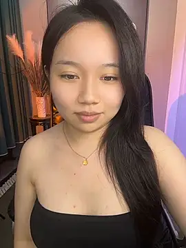 QiQi-2001 stripchat live cam model