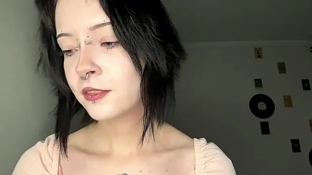 Alicefralies stripchat live cam model