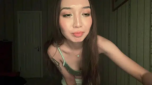 KasieBratton stripchat live cam model