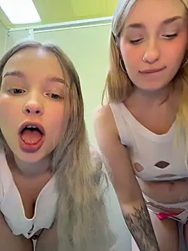 LollyPollly stripchat live cam model
