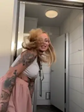Etwas_neugierig stripchat live cam model