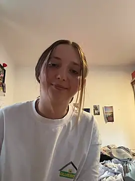 Stellaa19 stripchat live cam model