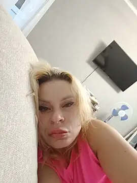 Valentina1715 stripchat live cam model