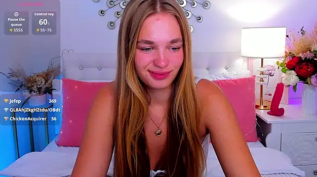 YangLola stripchat live cam model