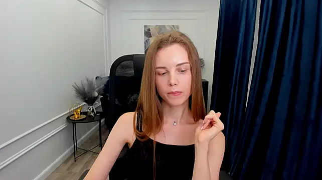 MileyWings stripchat live cam model