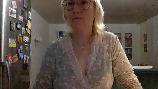 Zeyona stripchat live cam model